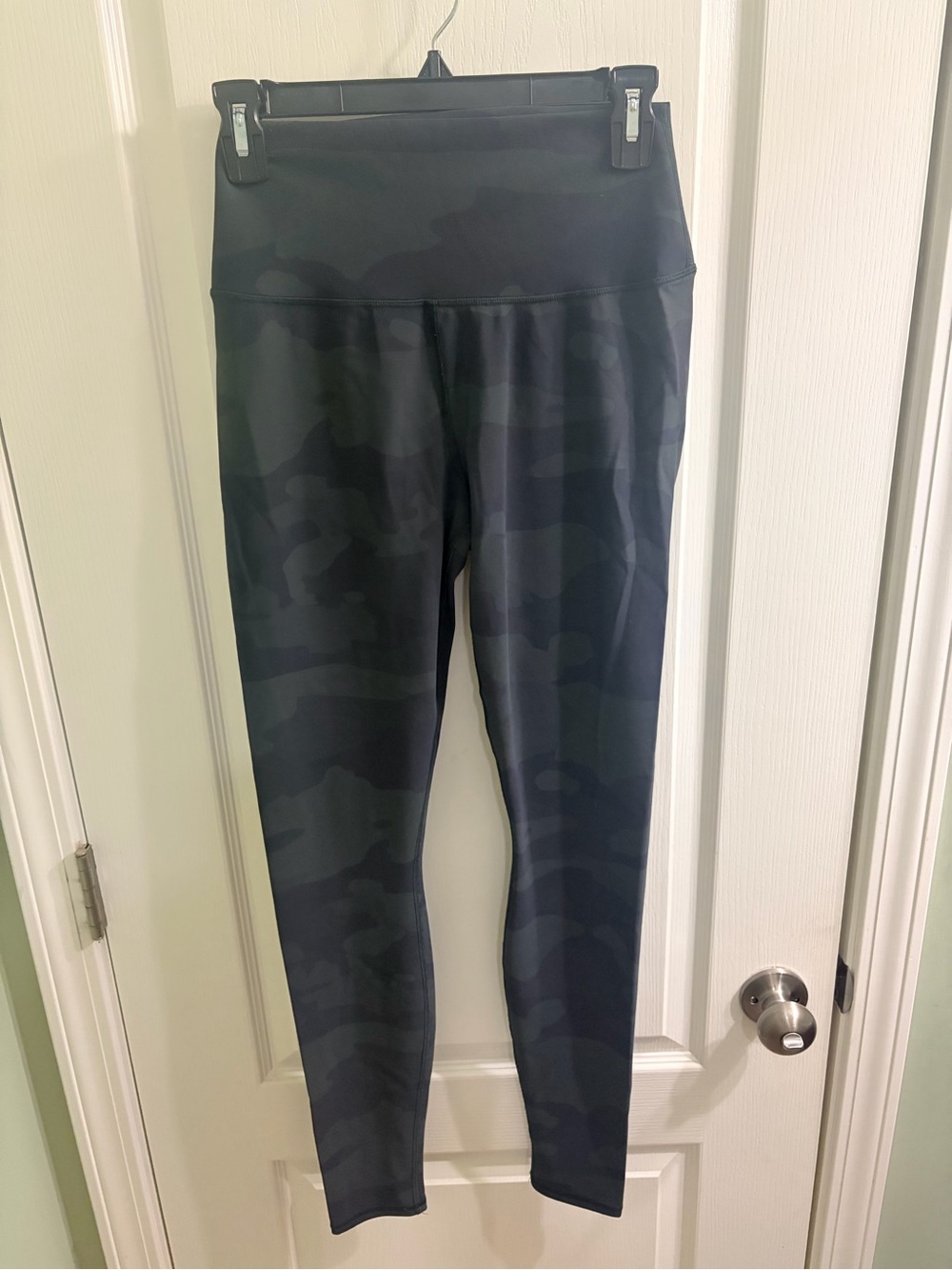 alo camo leggings